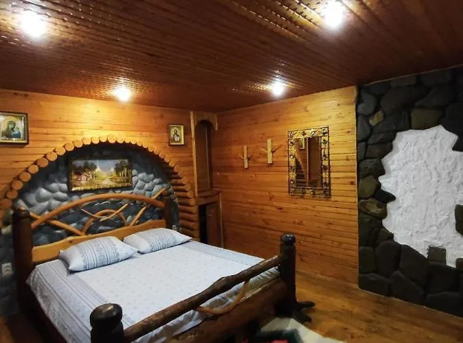 Berloga Casa de Férias Mykulychyn